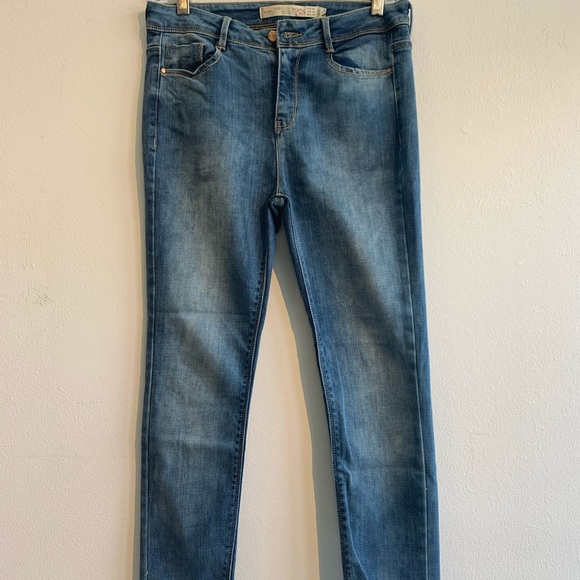 Zara Skinny Leg Cropped Jean